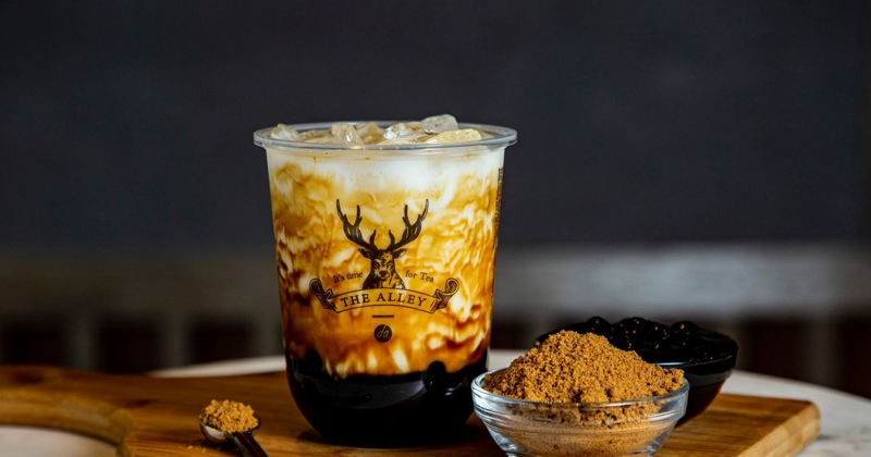 The Alley ghi dấu ấn với sữa tươi tr&acirc;n ch&acirc;u đường đen b&eacute;o ngậy, ngọt vừa - m&oacute;n &ldquo;signature&rdquo; chưa bao giờ hạ nhiệt